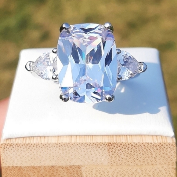 15ctw Simulated Diamond Ring NEW - Picture 10 of 10